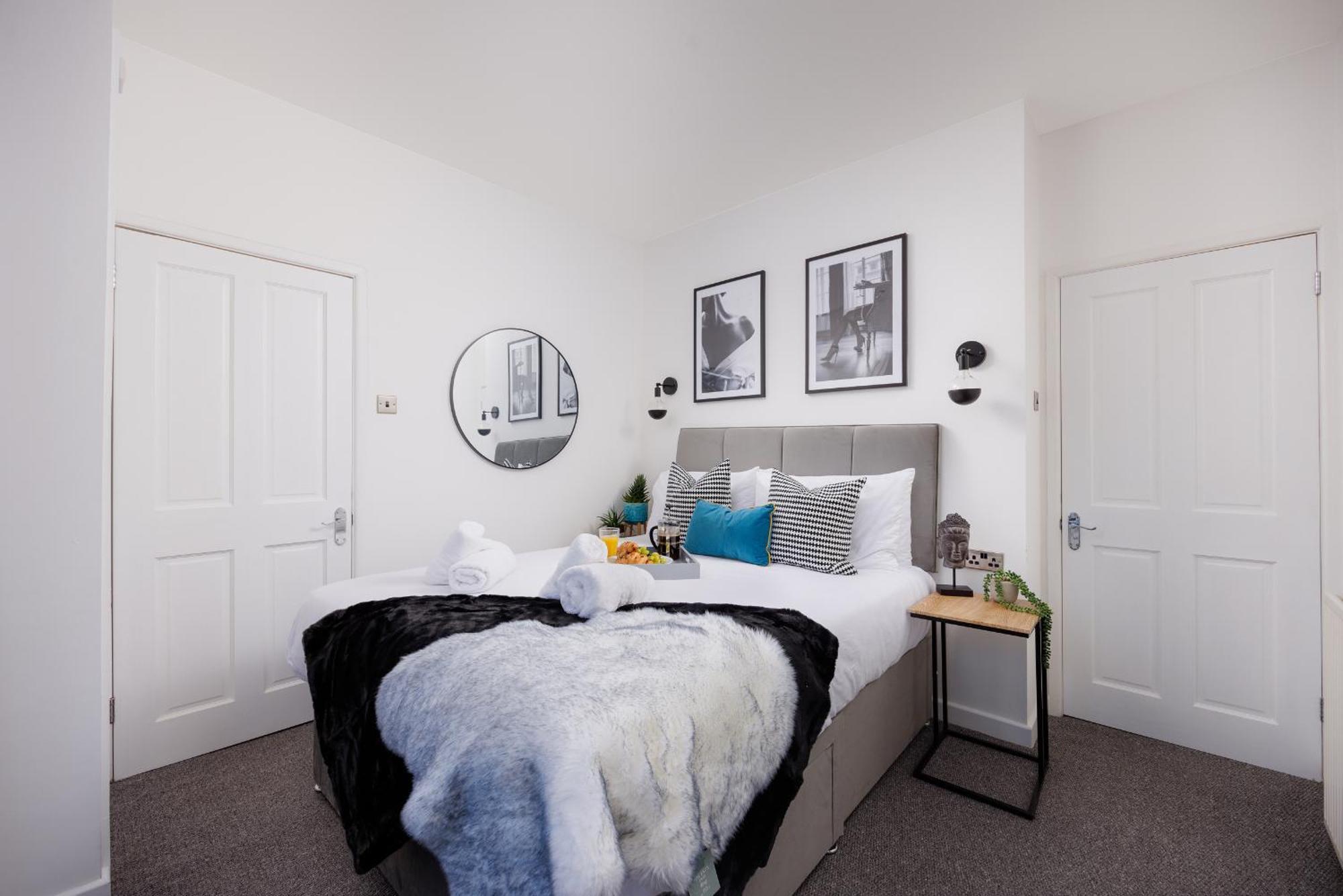 Boujis Central Plymouth Apartment - Sleeps 4 - Habita Property Exterior photo